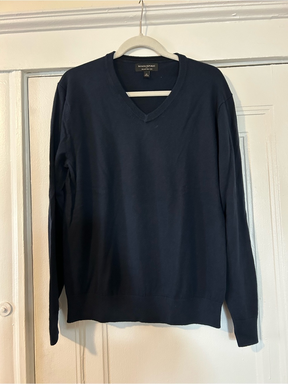Banana Republic Men's Dark Navy V-Neck Sweater